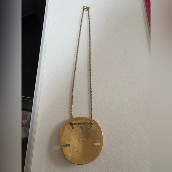 Vintage TRiFARI Gold Tone Sand Dollar Necklace - Picture 6 of 6